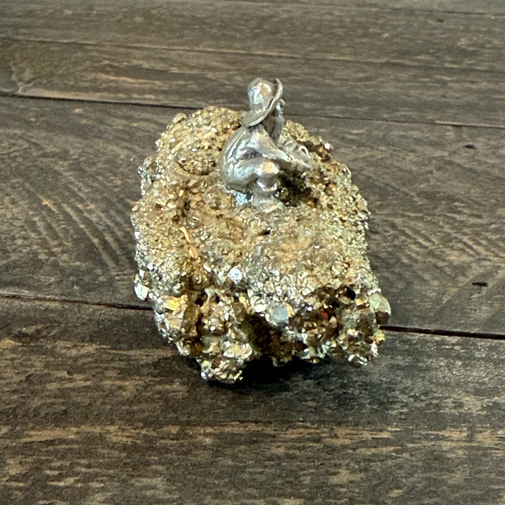 Miniature Unknown Metal Miner Panning for Gold Paper Weight - Picture 2 of 5